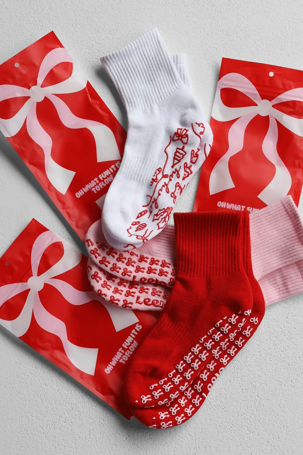 Holiday Grip Socks - Red Ribbons