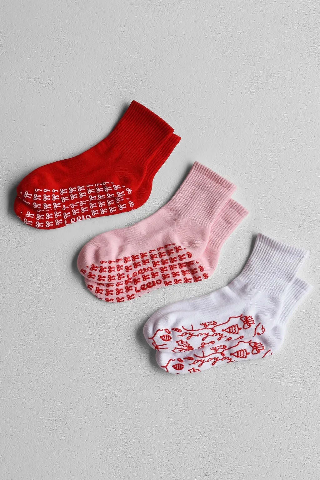 Holiday Grip Socks - Red Ribbons